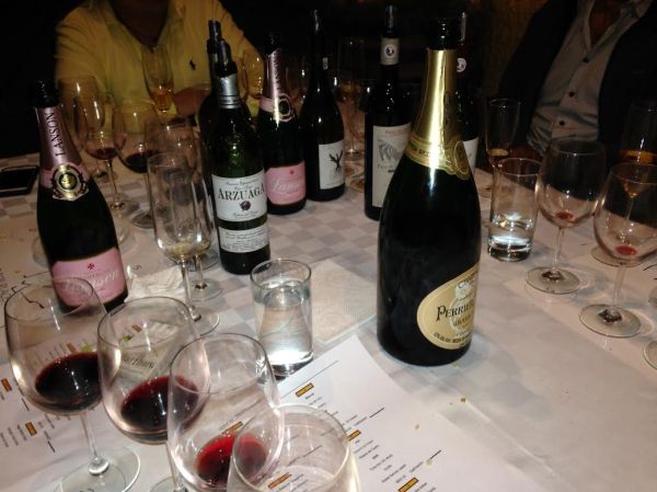 Entre copas y botellas, Cata Navideña...